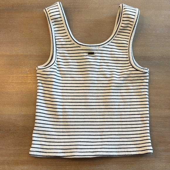 O'Neill Black and White Striped Crop Top - Picture 6 of 10